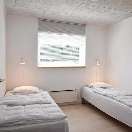 Three-bedroom In Juelsminde *