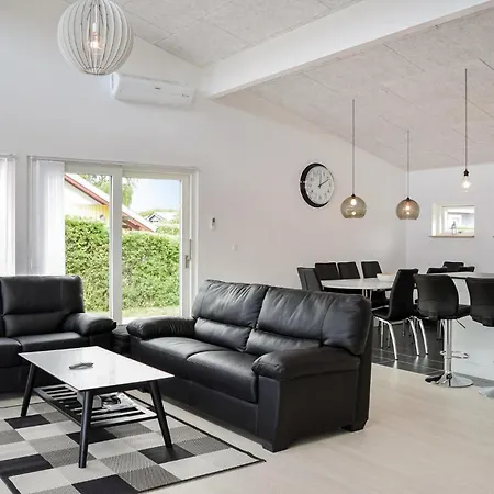 Three-bedroom In Juelsminde *