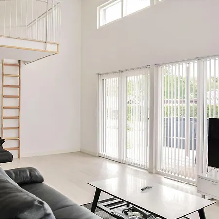 Three-bedroom In Juelsminde * Sønderby