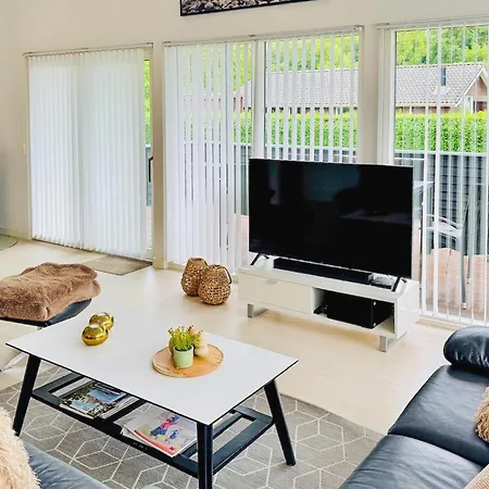 Three-bedroom In Juelsminde * Sønderby