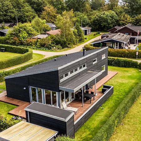 Amazing In Juelsminde With Sauna Feriehus